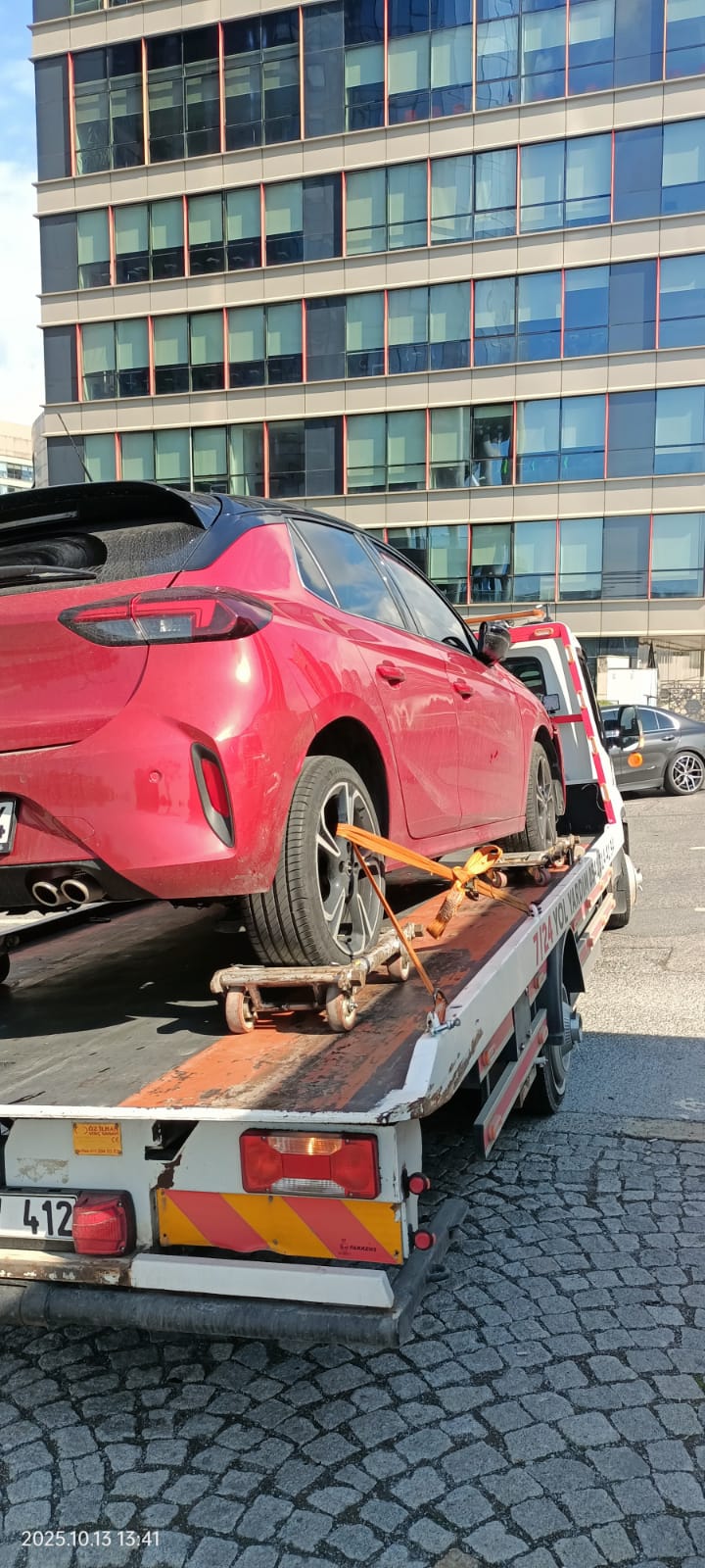 Oto Çekici ve Yol Yardım Hizmetinin Önemi: Ne Zaman ve Neden Gerekli?